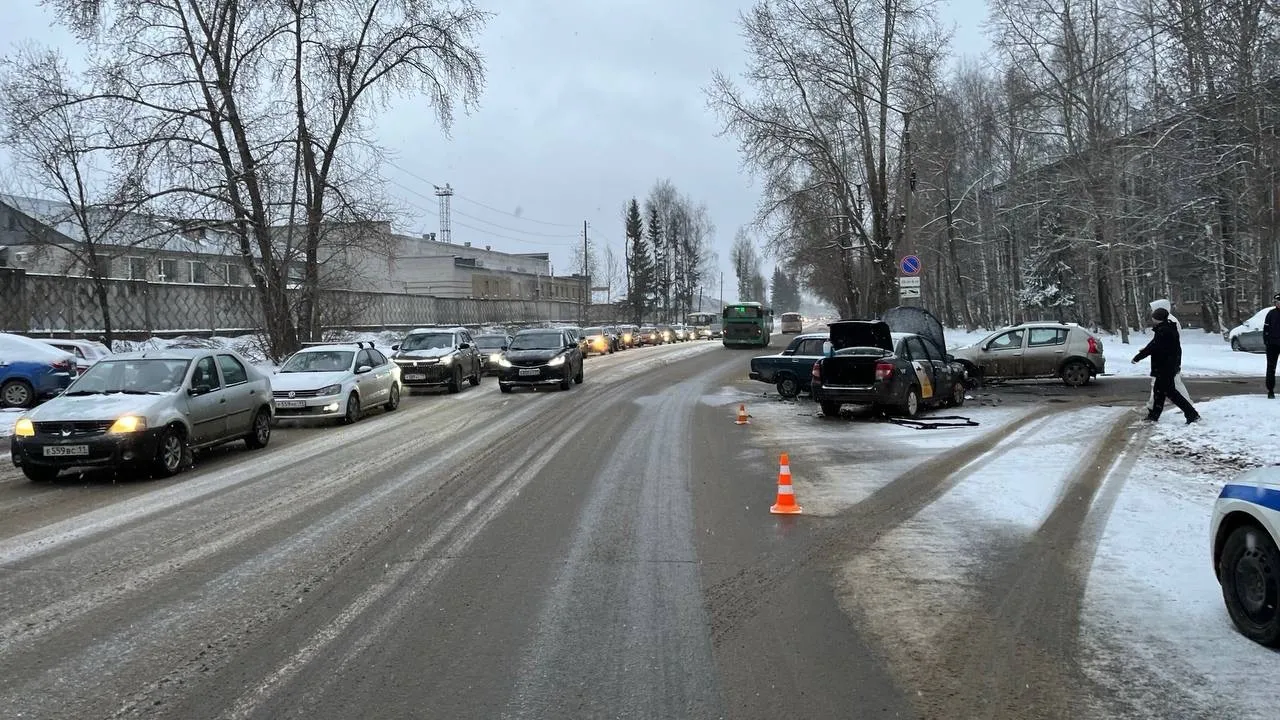 В Сыктывкаре два ДТП произошли из-за выезда на встречку