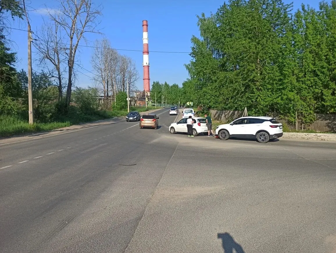 В Сыктывкаре в ДТП пострадали автоледи, пешеход и пассажирка автобуса